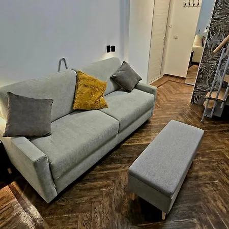Casa Storica Piazza 5 Giornate Guest house